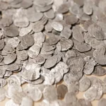 В Музее Москвы представили второй по величине клад в истории столицы