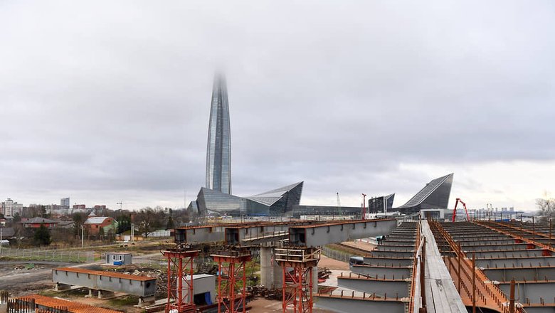 Вестибюли станции метро «Лахта» решили не переносить из-за спорной заправки