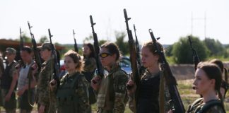 «Вы слышите, грохочут каблучки?»: спасёт ли режим Зеленского возможный призыв в армию Украины женщин