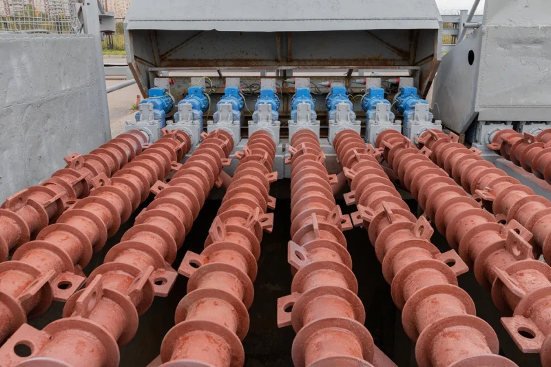 За зимний сезон снегоплавильные пункты Петербурга утилизировали почти 2,3 миллиона «кубов» снега