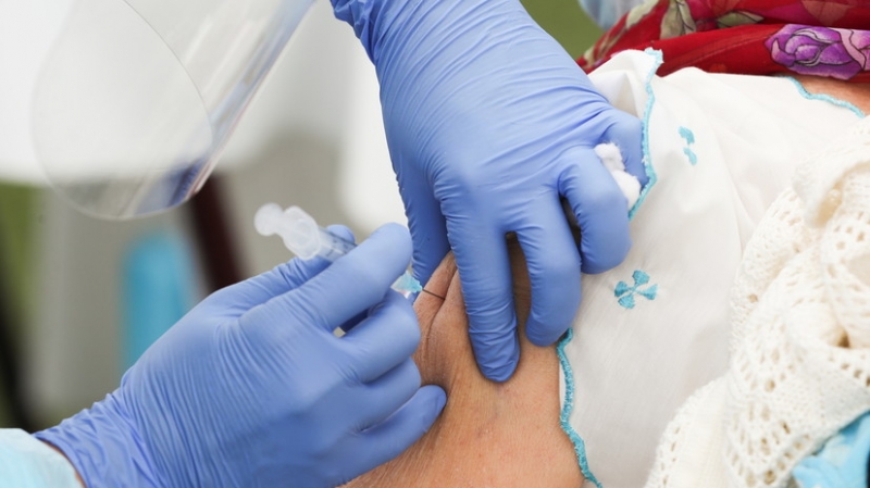 Китай одобрил широкое применение вакцины от COVID-19 компании Sinovac