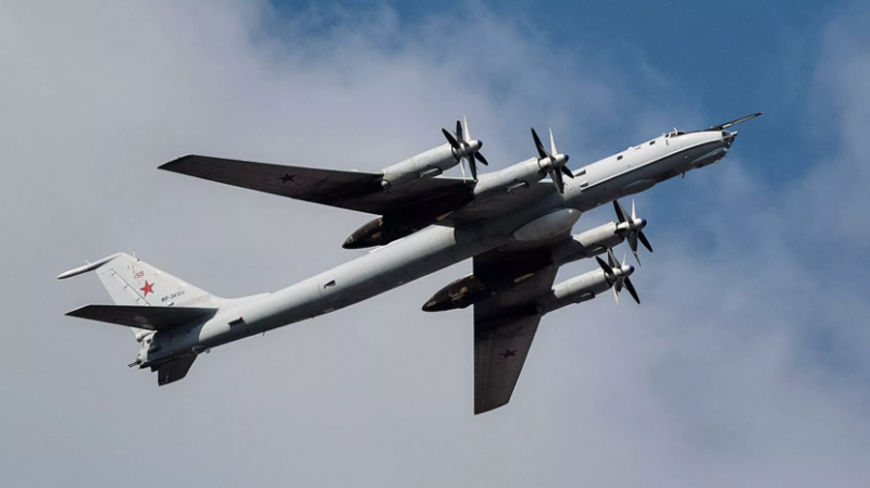 Российские Ту-142 в ходе планового полёта сопровождались истребителями F-18 ВМС США