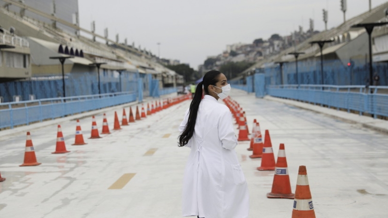 В Бразилии за сутки зафиксировали около 32 тысяч случаев COVID-19